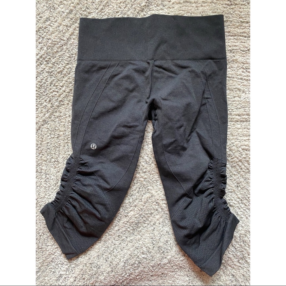 Lululemon in the flow crops 6